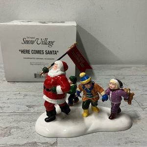 Dept 56 Snow Village Here Comes Santa 1996 PINE CONE CHRISTMAS SHOP  Illinois